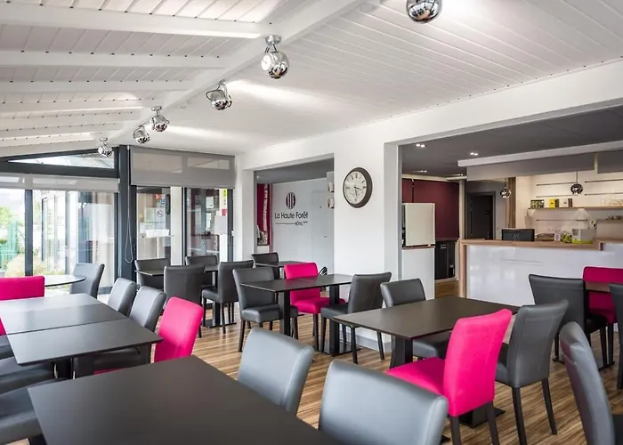 Logis Hotel Restaurant La Haute Foret
